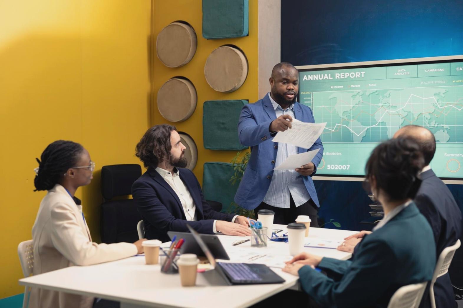 Professionelles Team bei der Durchführung eines Compliance-Audits